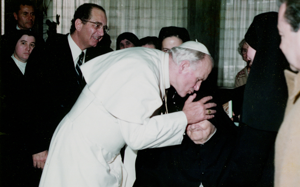 Madre_Speranza_Papa